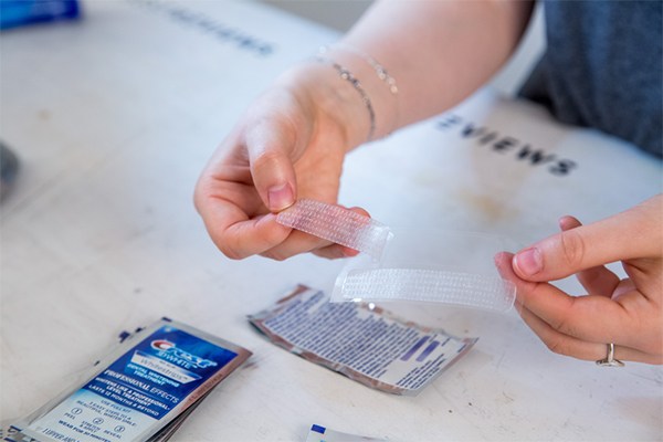 crest teeth whitening strips