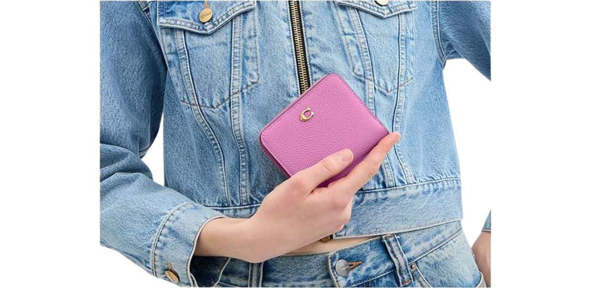 Coach Women's Essential Billfold Wallet Bi-Fold