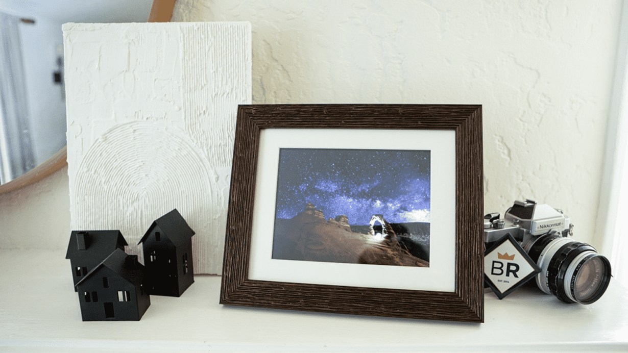 Aluratek 8” Distressed Wood Digital Photo Frame Aluratek 8” Distressed Wood Digital Photo Frame