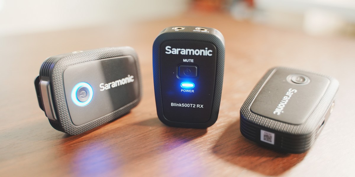 Saramonic Blink500 T2 on table