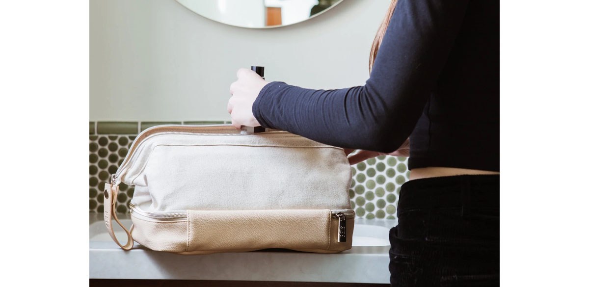 BÉIS The Dopp Kit in Beige