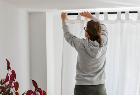 Wraparound curtain rod