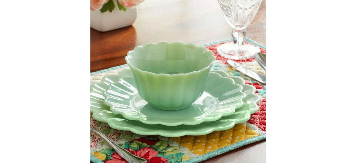 The Pioneer Woman Timeless Beauty Jade Glass 3-Piece Dinnerware Set