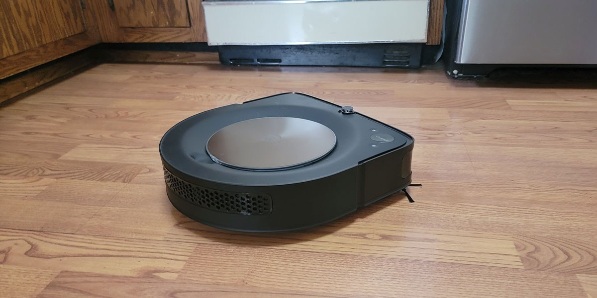 Roomba s9+ on vinyl plank flooring