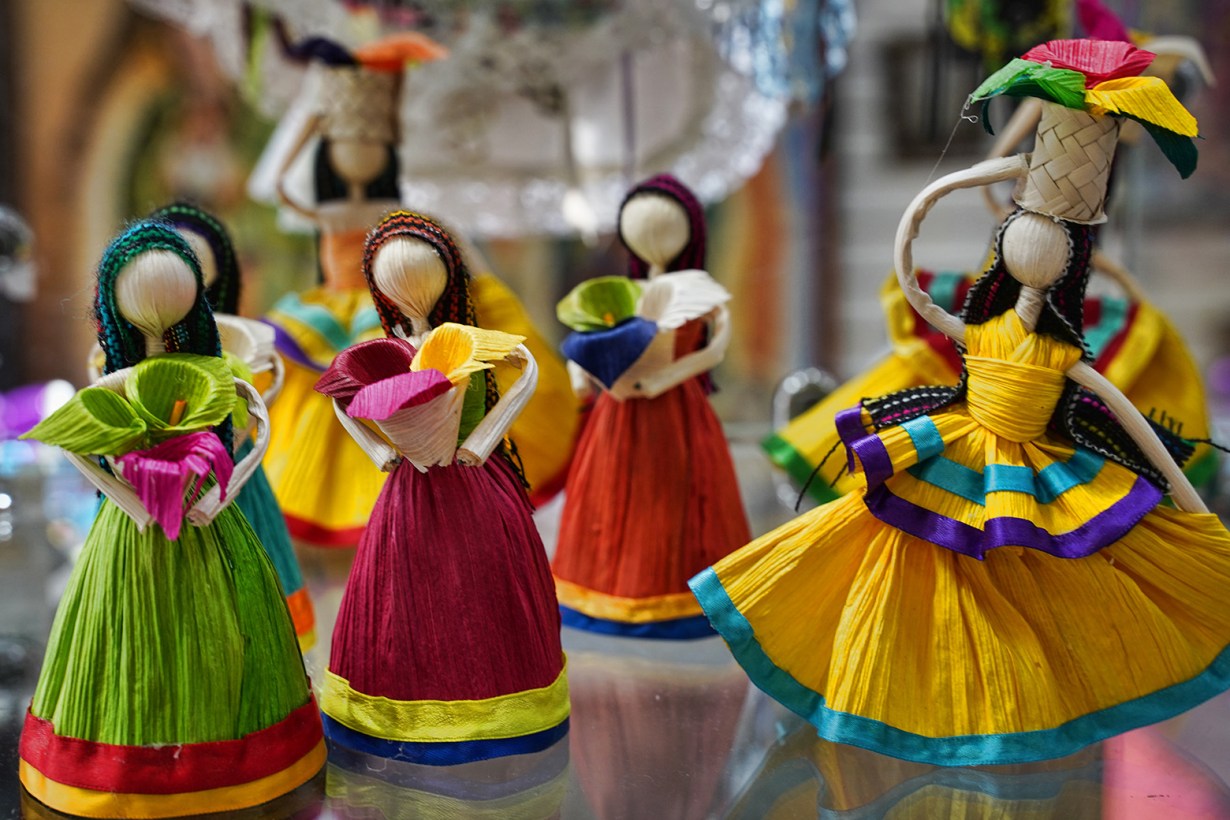 paper dolls in different colors